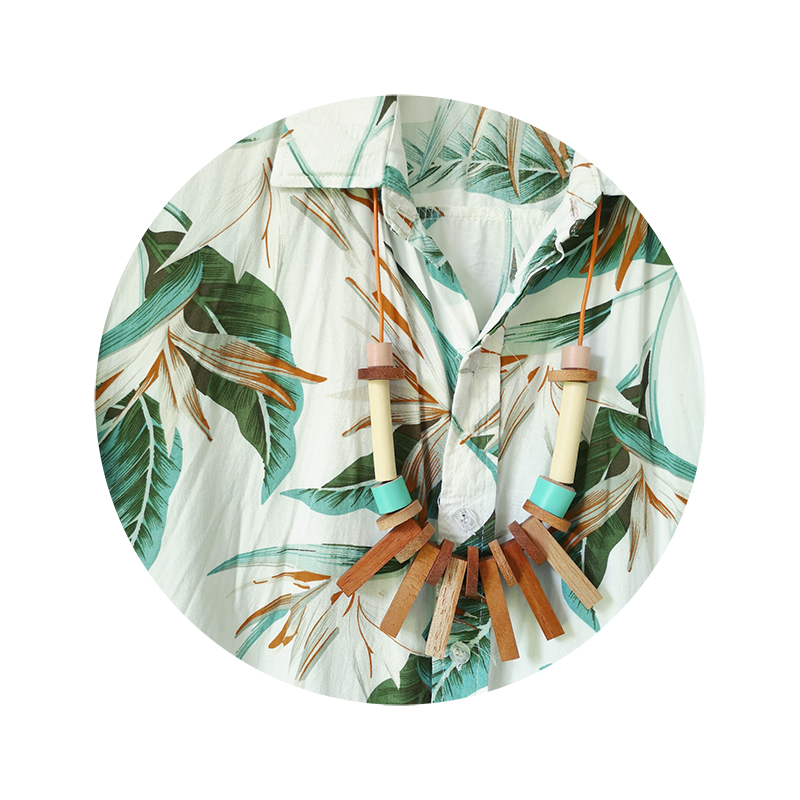 ¿Cómo combinar collares de moda sobre estampados?