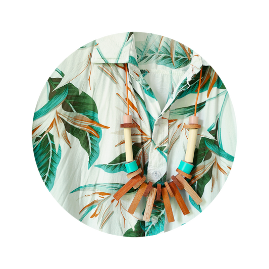 ¿Cómo combinar collares de moda sobre estampados?