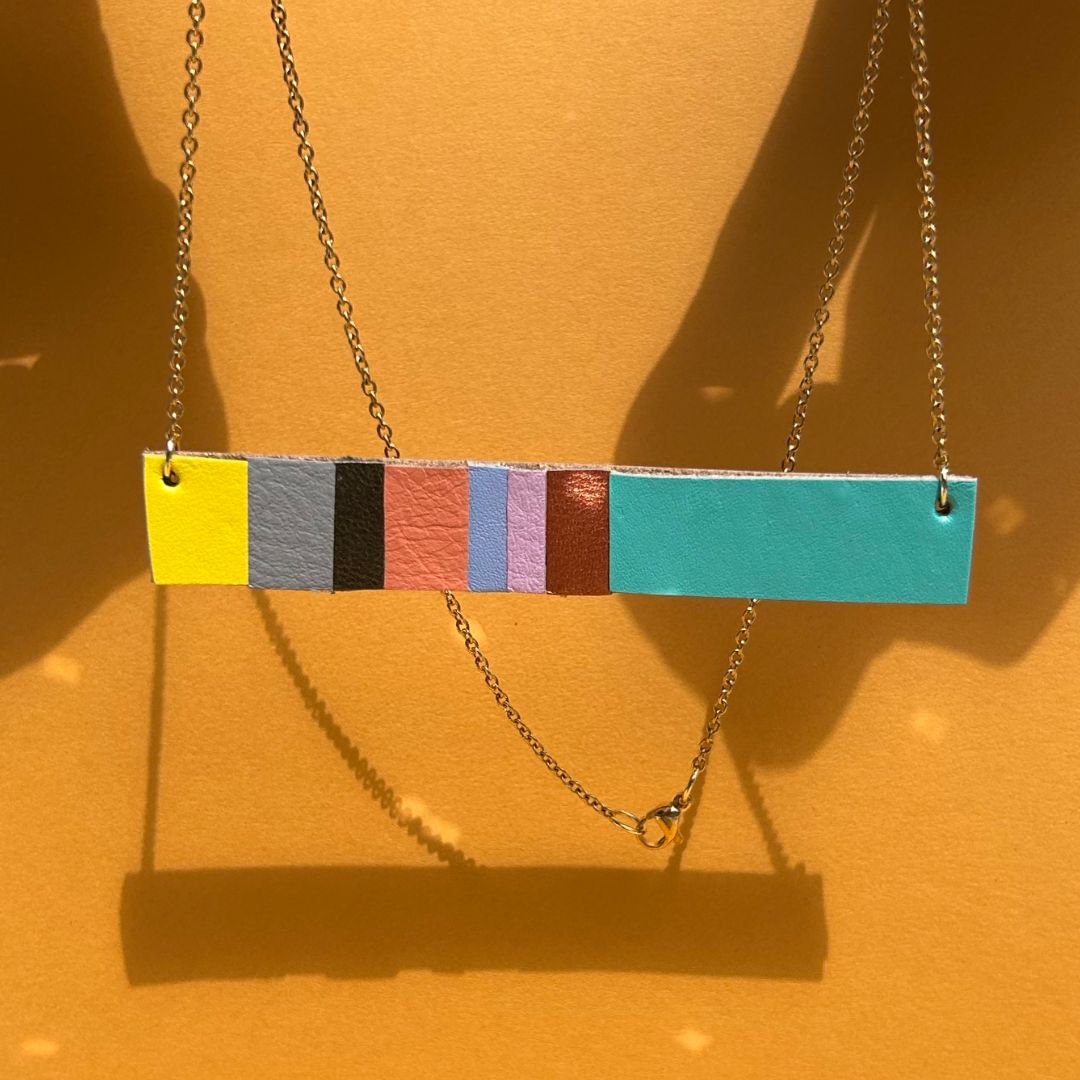 collar cuero recuperado diseño de autor. Gato Negro Costa Rica 