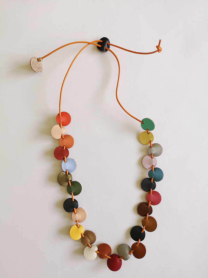 Collar Coral de cuero de colores