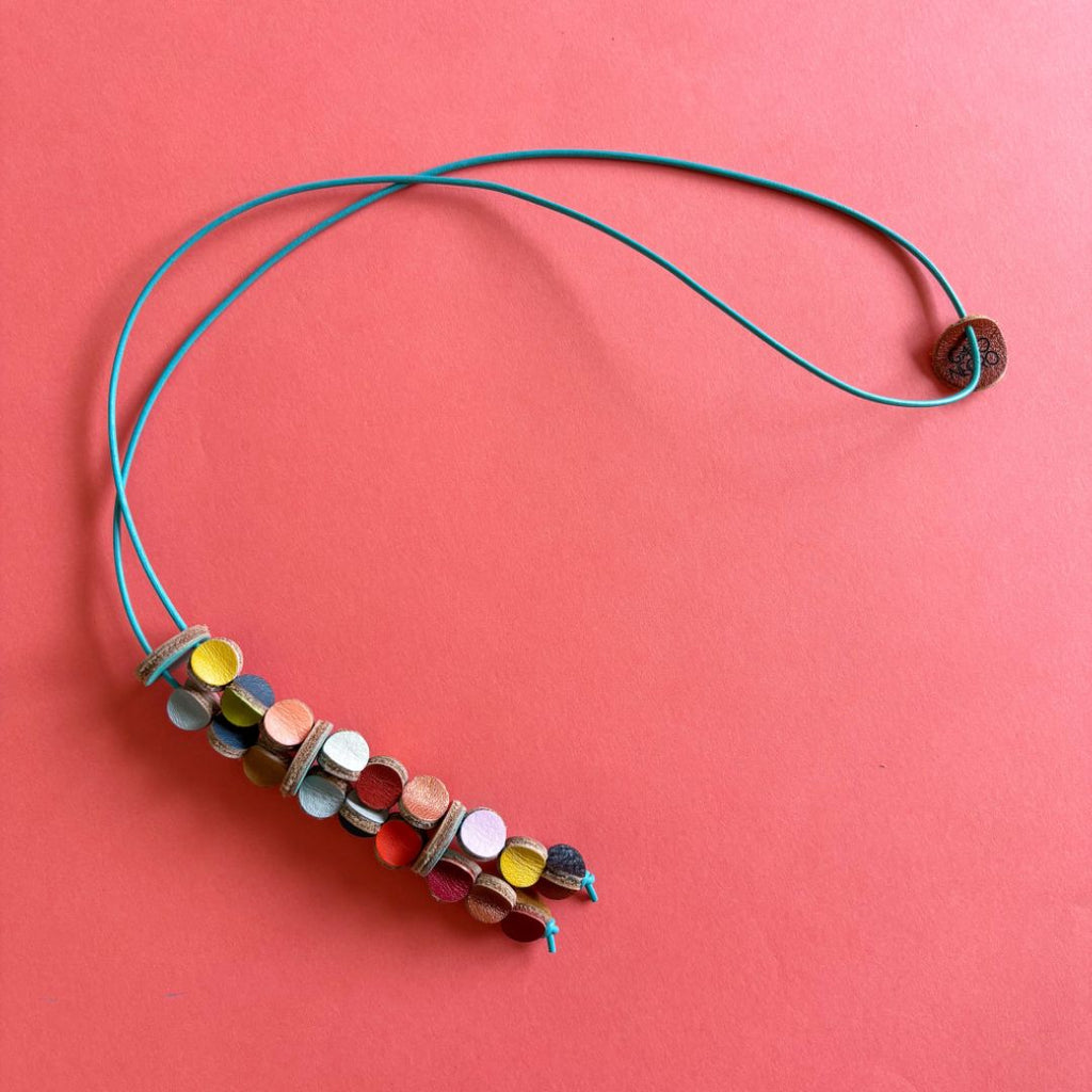 collar de cuero recuperado colores diseño local Gato Negro Costa Rica