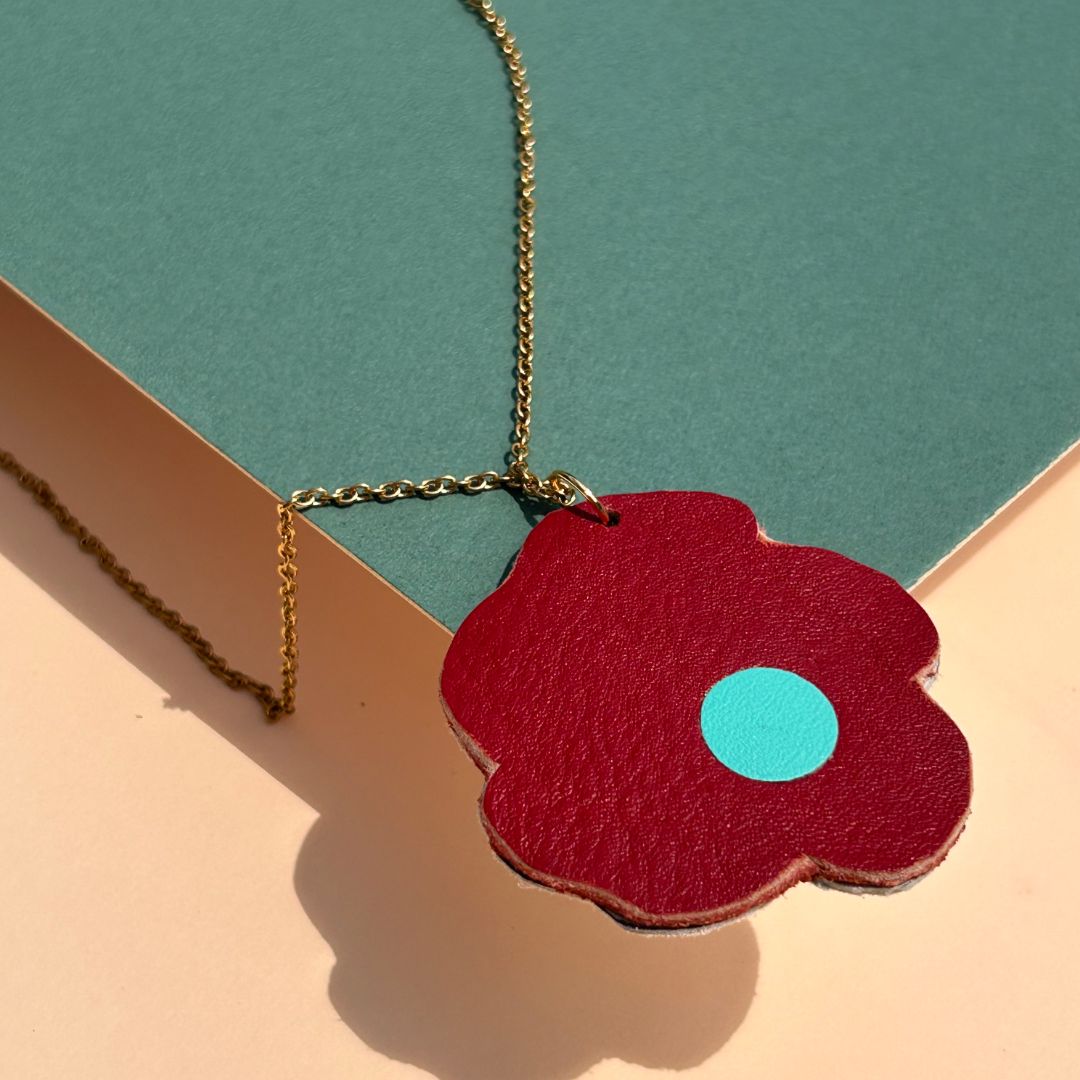 Collar Margarita: Joyería de Autor Reversible y Sostenible
Dos estilos en una sola pieza de diseño costarricense. 🌼