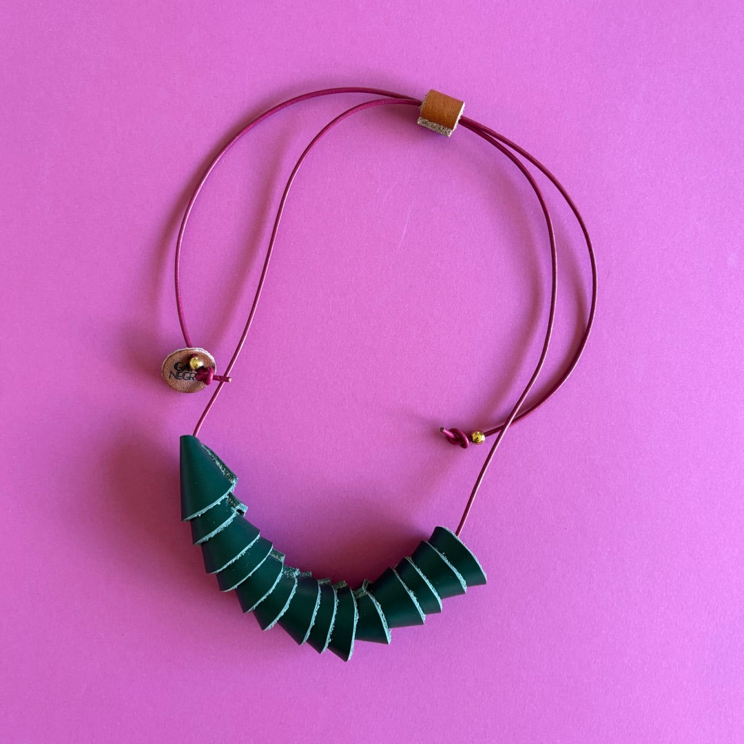 Collares de cuero recuperado Pez en color verde 