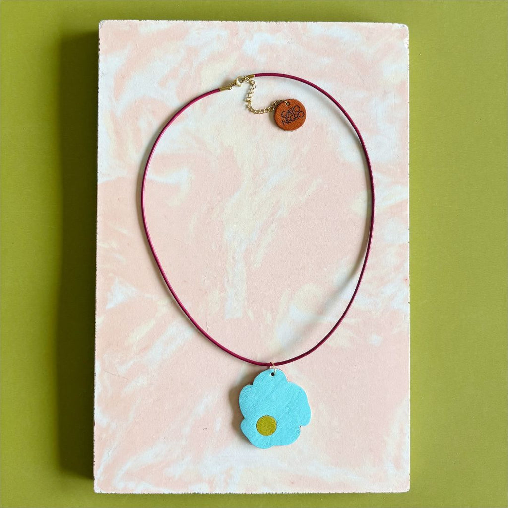 Collar Margarita: Joyería de Autor Reversible y Sostenible
Dos estilos en una sola pieza de diseño costarricense. 🌼
