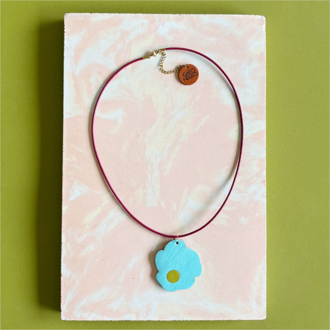 Collar Margarita: Joyería de Autor Reversible y Sostenible
Dos estilos en una sola pieza de diseño costarricense. 🌼