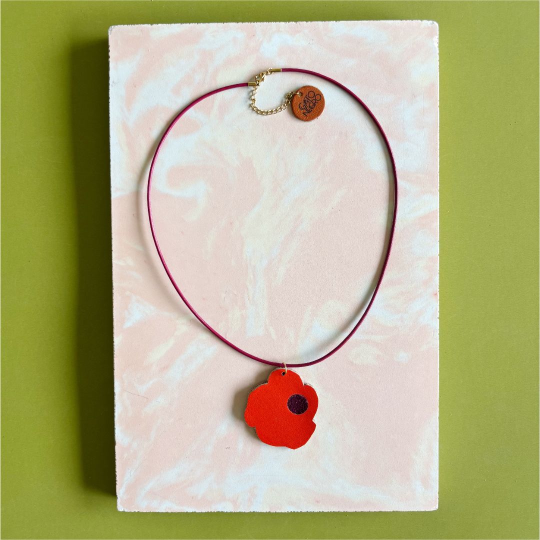 Collar Margarita: Joyería de Autor Reversible y Sostenible
Dos estilos en una sola pieza de diseño costarricense. 🌼