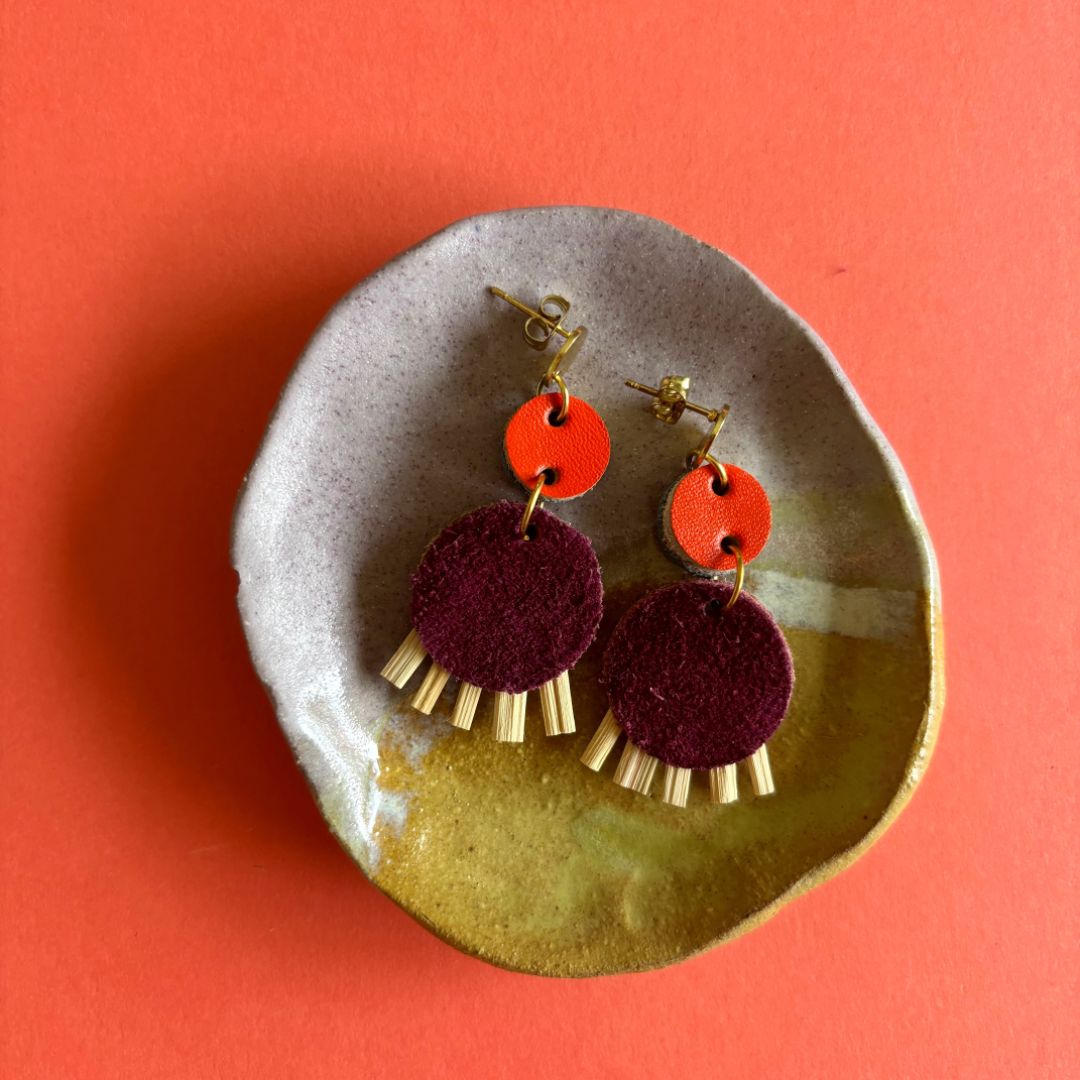 Aretes de cuero recuperado, joyería artesanal de Costa Rica