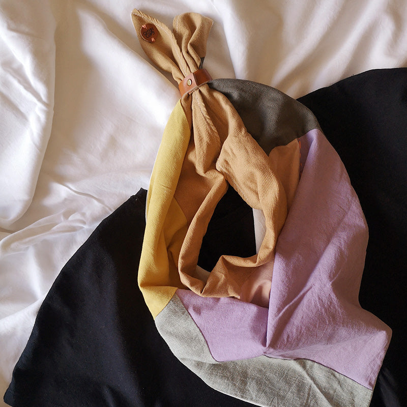 Pañuelo de retazos de telas naturales en diferentes colores