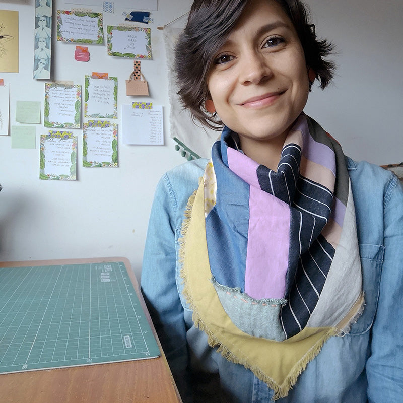 Pañoleta de retazos de telas naturales en diferentes colores