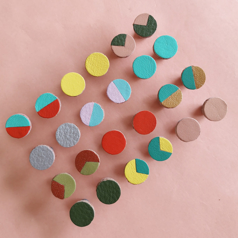 Aretes de retazos de cuero, joyería artesanal