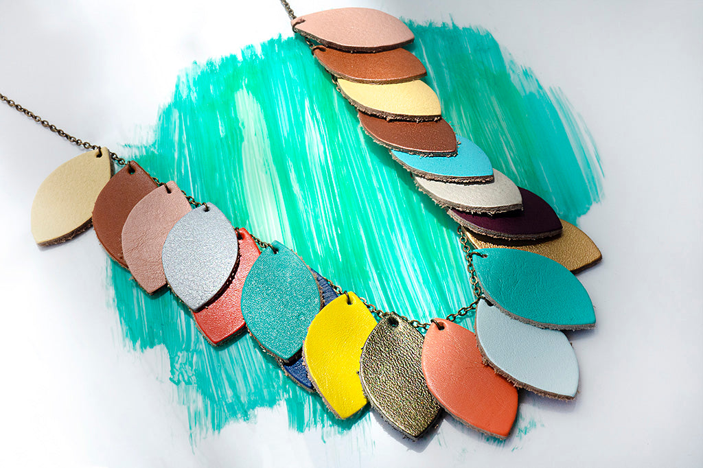 Collar Hojas de Cuero - Collar de retazos
