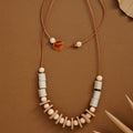 Collar Maca, madera y cuero vainilla