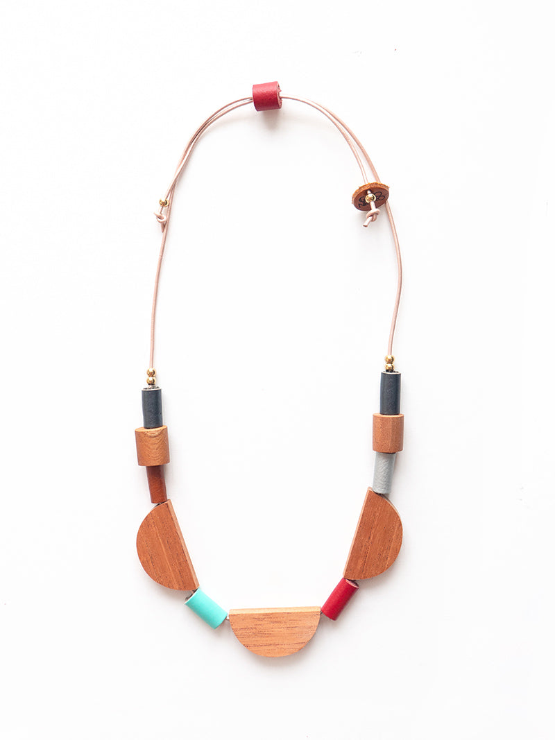 Collar Natura en azul metálico