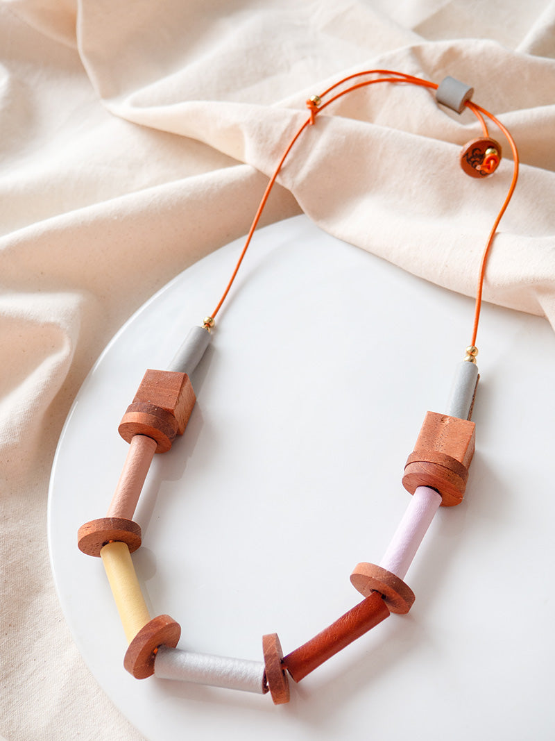 Collar Raíces gris colección Nativa