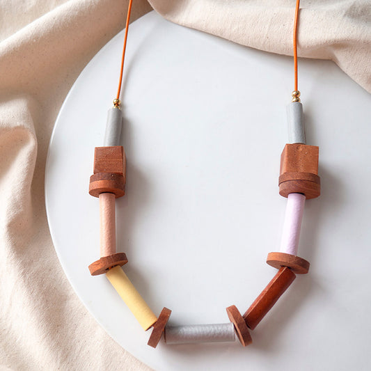Detalle collar Raíces colección Nativa