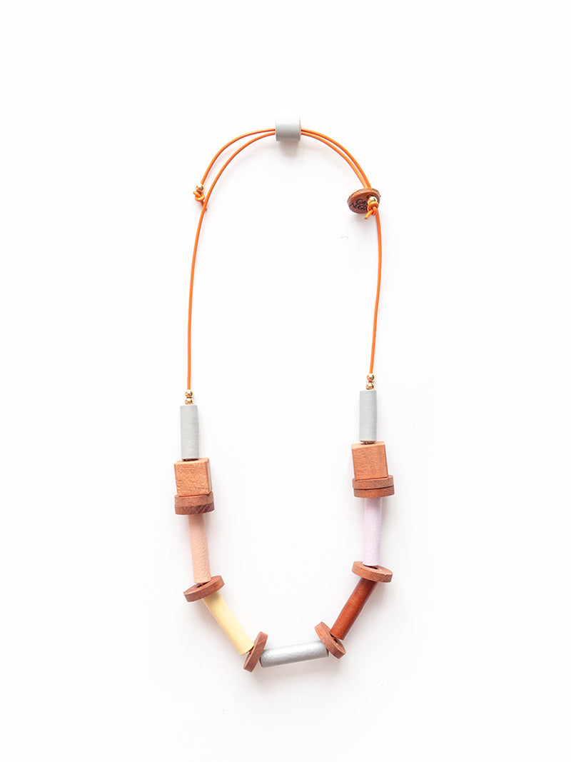 Collar Raíces gris colección Nativa