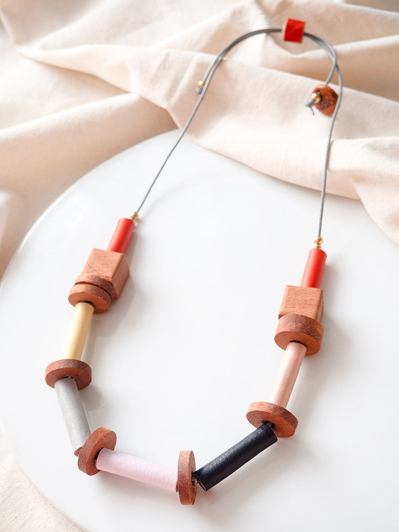 Collar Raíces naranja colección Nativa