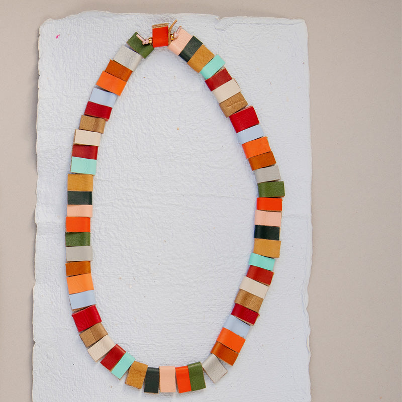 Collar Trópico de colores - moda sostenible