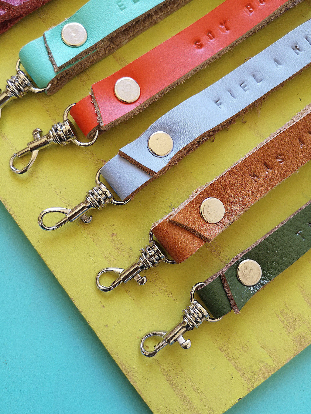 Llaveros de cuero en varios colores