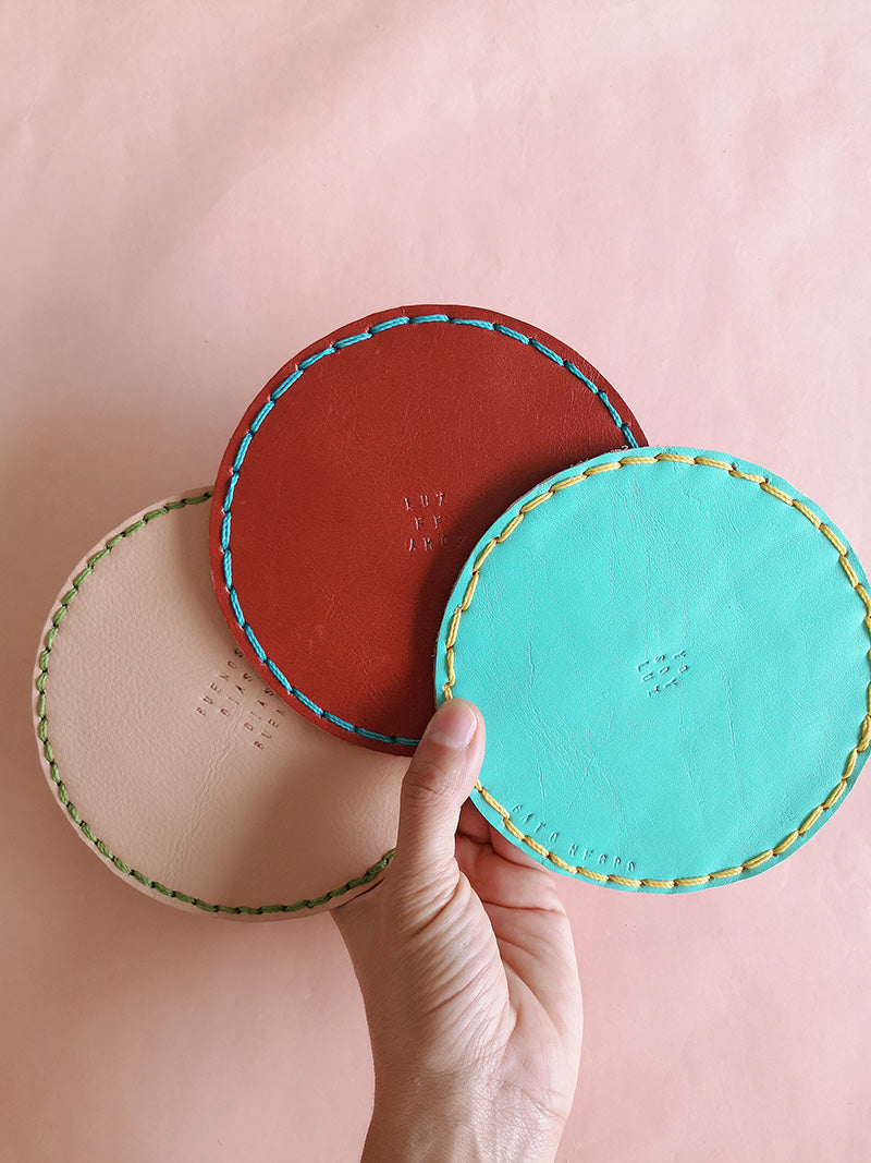 Platos de cuero multiusos de colores