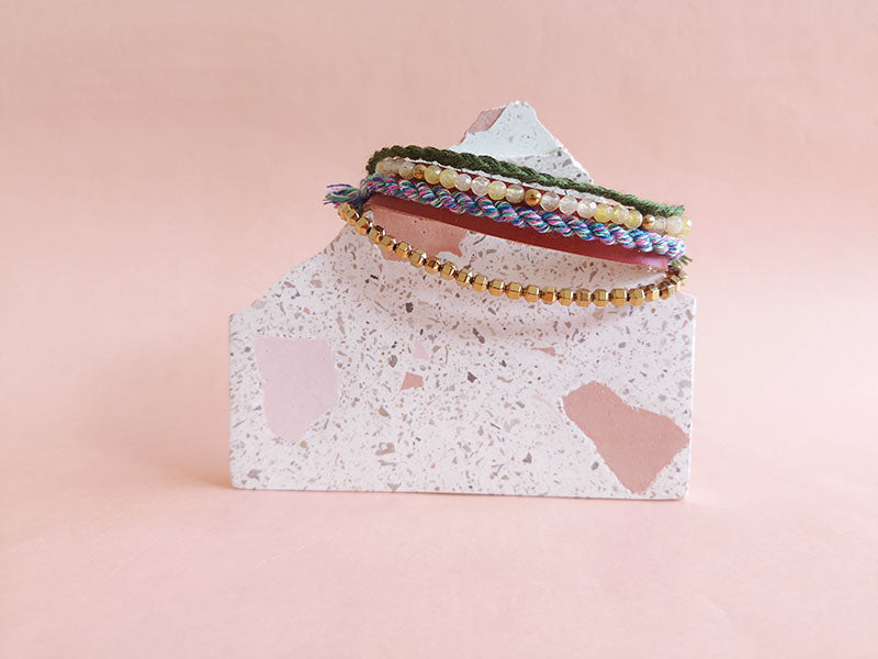 pulsera boho rojo Gato Negro