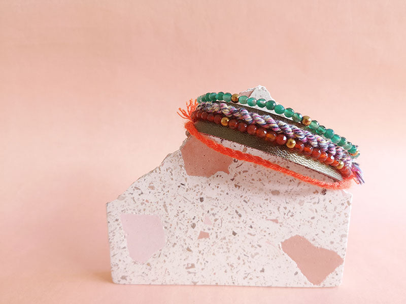 pulsera boho verde metálico Gato Negro