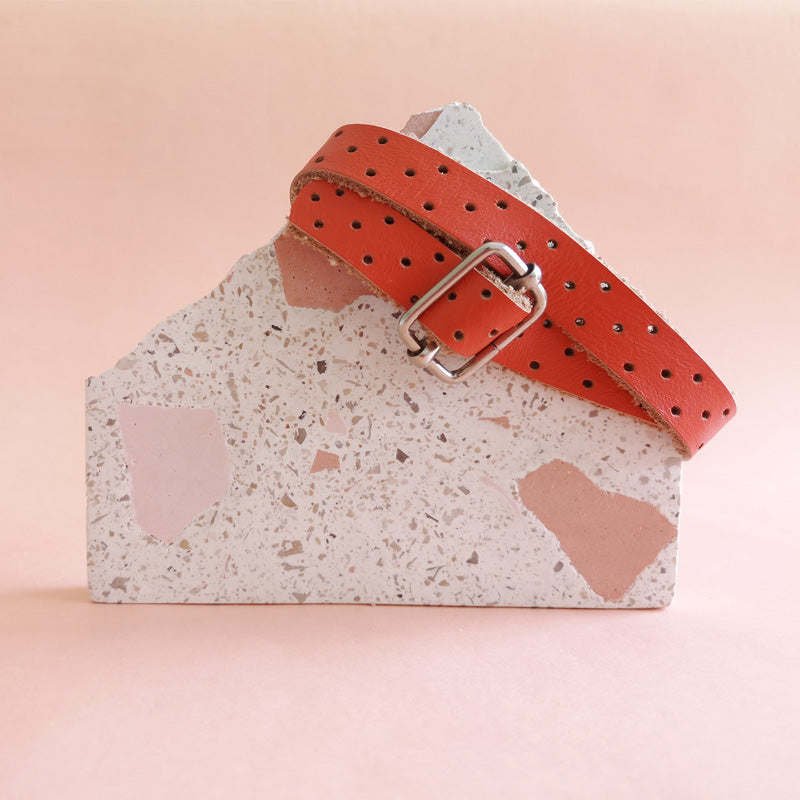 Pulsera tira de cuero naranja