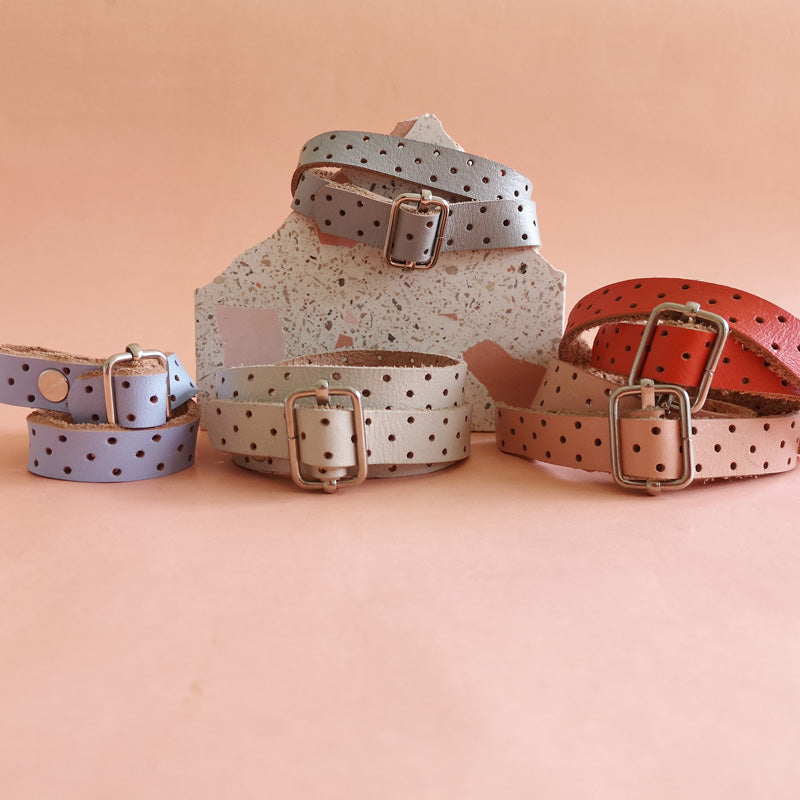 Pulsera Tira de Cuero Gato Negro - diseño local costarricense